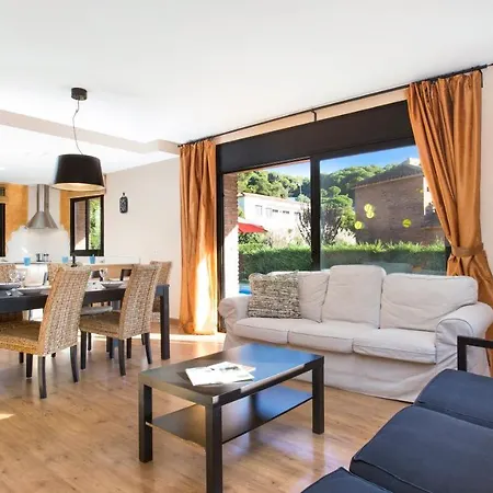 Sleeps 8 Lloret de Mar