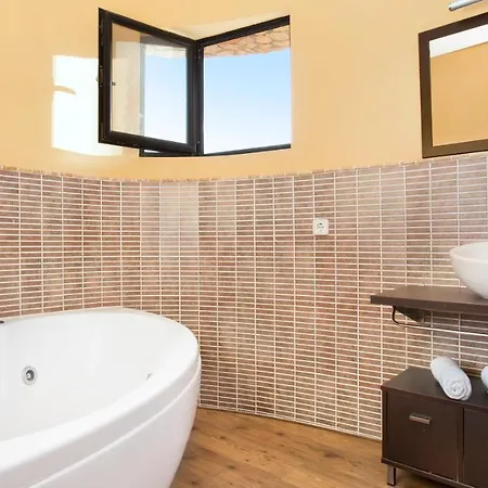 Sleeps 8