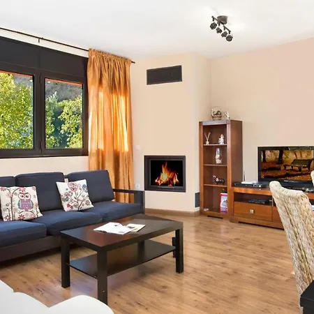 Vila Sleeps 8 *