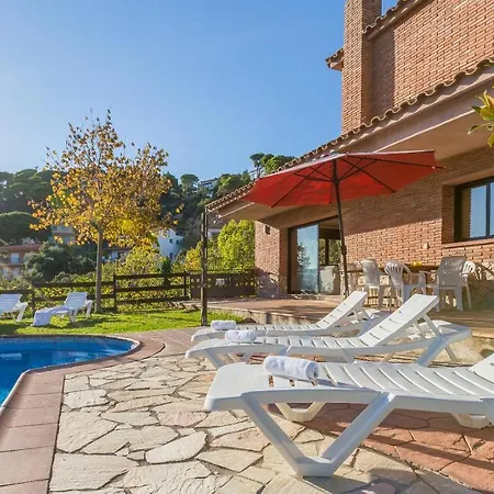 Sleeps 8 Villa Lloret de Mar