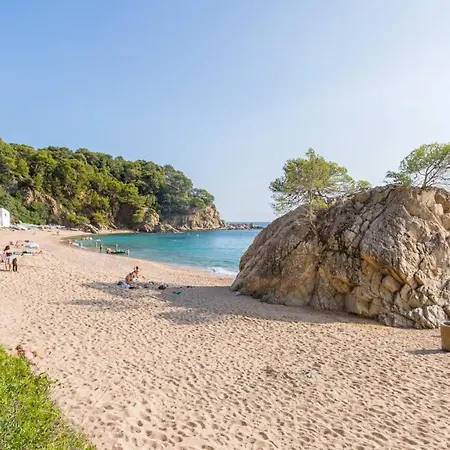 Sleeps 8 Villa Lloret de Mar