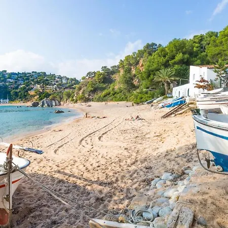 Sleeps 8 Villa Lloret de Mar