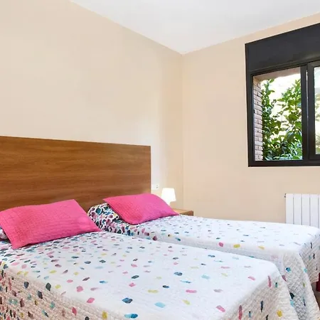 Sleeps 8 *